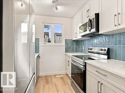 Photo 3 of 18325 66 AV NW