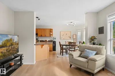 Photo 3 of 9806 179 AV NW