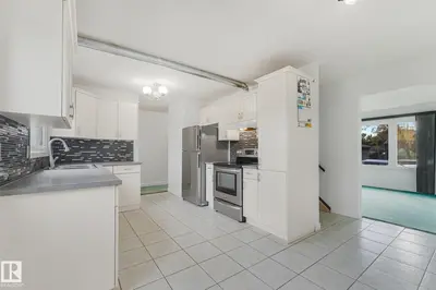Photo 3 of 10410 LAUDER AV NW