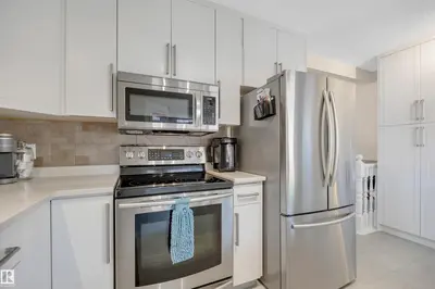 Photo 3 of 5735 152A AV NW
