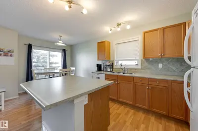 Photo 2 of #11 115 CHESTERMERE DR
