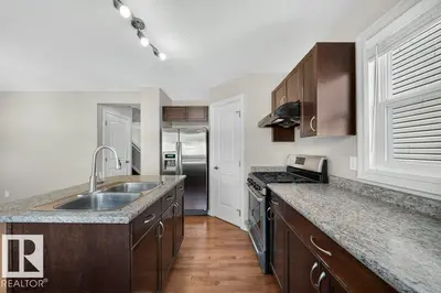 Photo 4 of 2926 21A AV NW