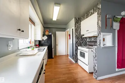 Photo 3 of 11205 95 ST NW