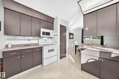 Photo 4 of 6107 146 AV NW