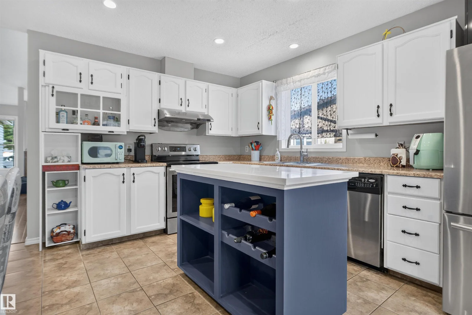 1519 104 ST NW, Edmonton