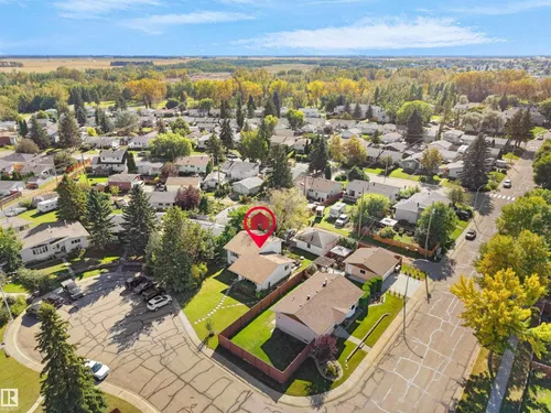 16 THOMPSON CR