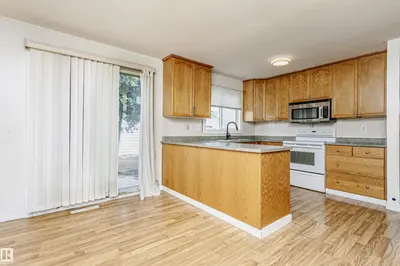 Photo 4 of 13407 82 ST NW