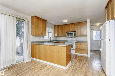 Photo 3 of 13407 82 ST NW