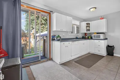 Photo 3 of 3526 122 AV NW