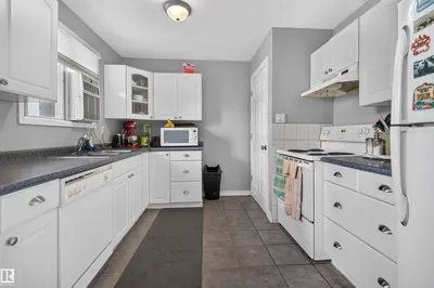 Photo 4 of 3526 122 AV NW