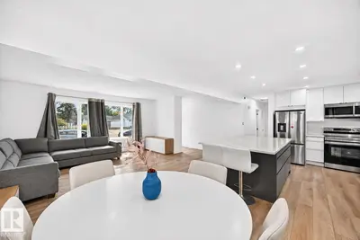 Photo 4 of 16110 82 AV NW