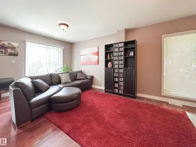 Photo 2 of 11825 80 ST NW