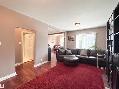 Photo 4 of 11825 80 ST NW