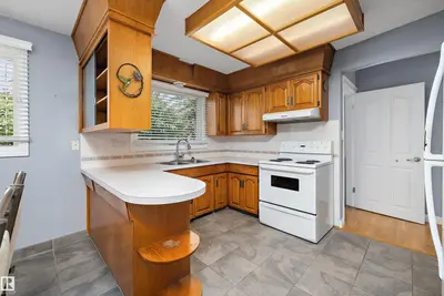Photo 2 of 13304 73 ST NW