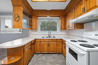 Photo 4 of 13304 73 ST NW