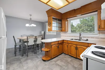 Photo 3 of 13304 73 ST NW