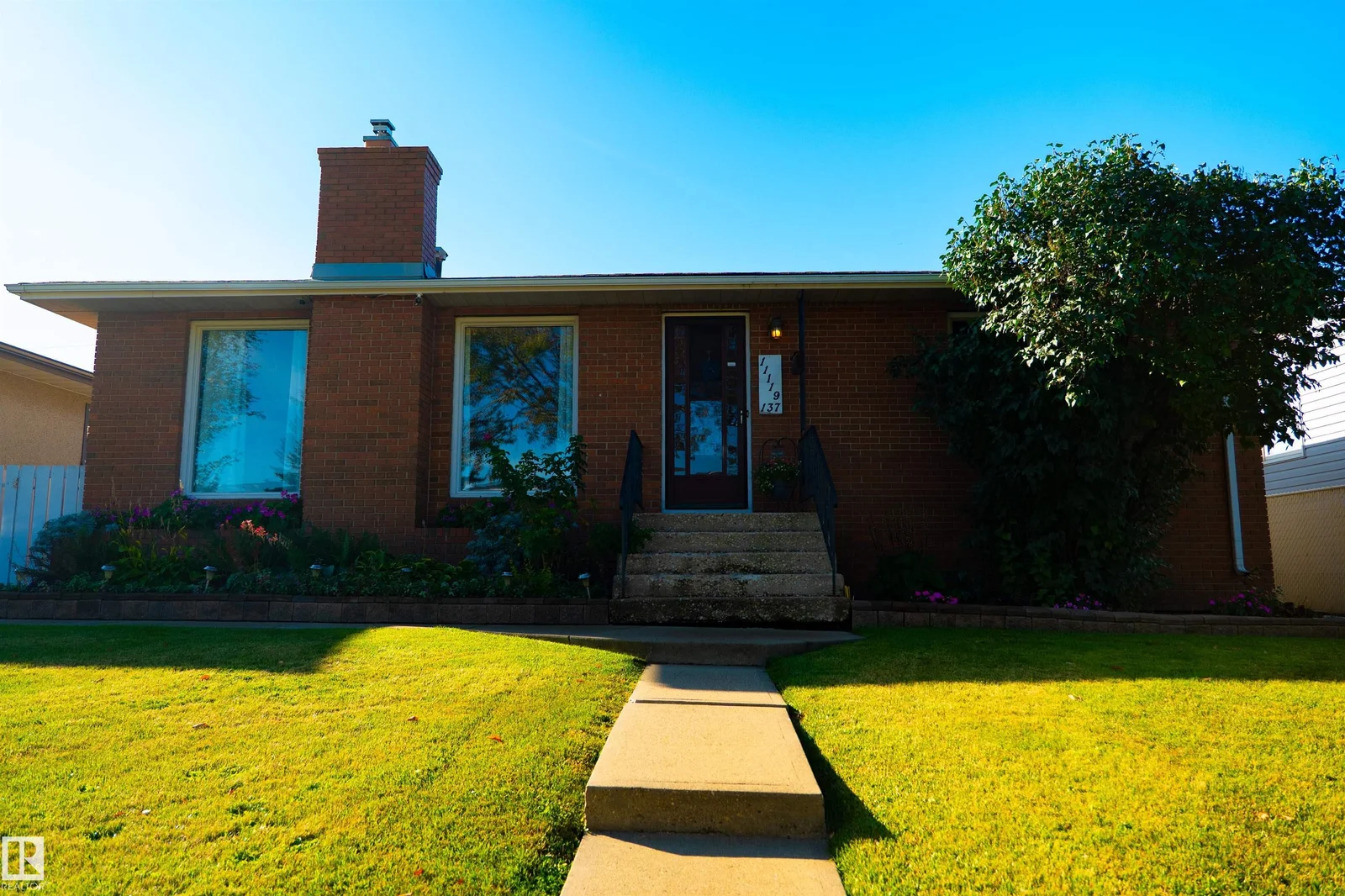 11119 137 AV NW, Edmonton