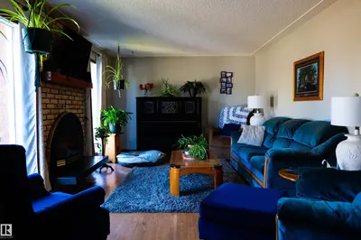 Photo 3 of 11119 137 AV NW