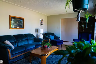 Photo 4 of 11119 137 AV NW