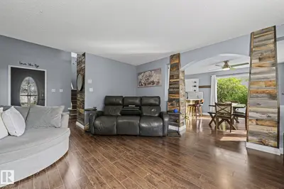 Photo 3 of 3113 41A AV NW