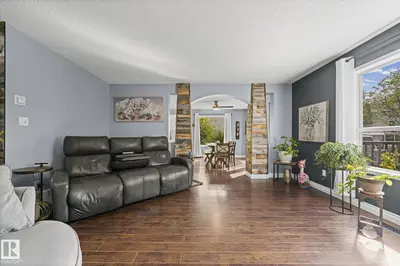 Photo 2 of 3113 41A AV NW