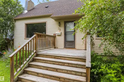 Photo 1 of 11230 75 AV NW