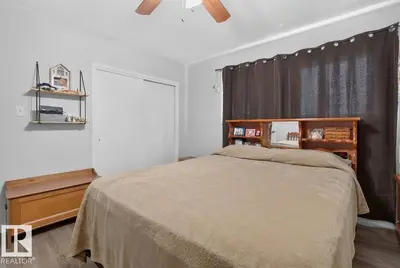 Photo 2 of 15711 84 AV NW