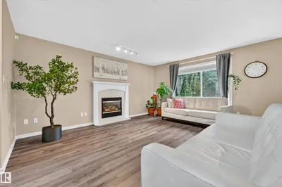 Photo 2 of 11813 11B AV NW