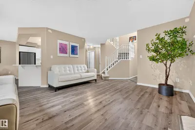 Photo 4 of 11813 11B AV NW