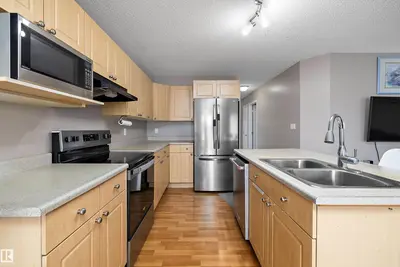 Photo 2 of 3114 32 AV NW