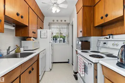Photo 4 of 11603 ST ALBERT TR NW