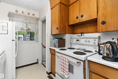 Photo 3 of 11603 ST ALBERT TR NW