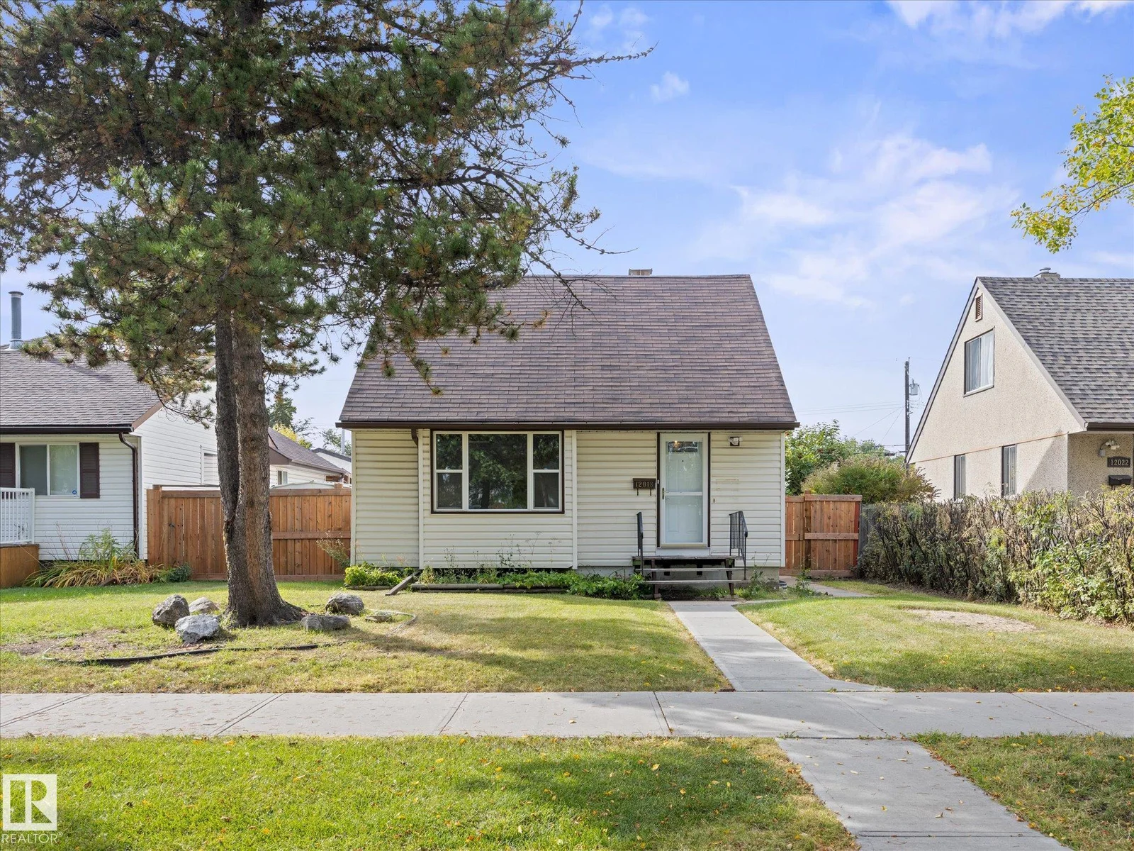 12018 126 St NW NW, Edmonton