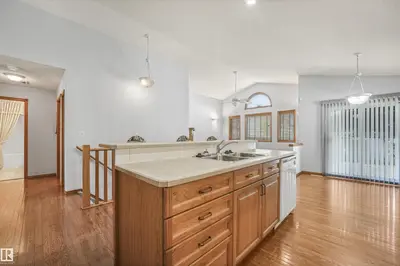 Photo 4 of 16206 84 ST NW