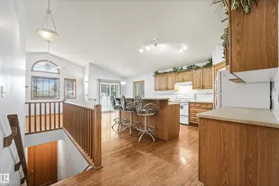 Photo 2 of 16206 84 ST NW