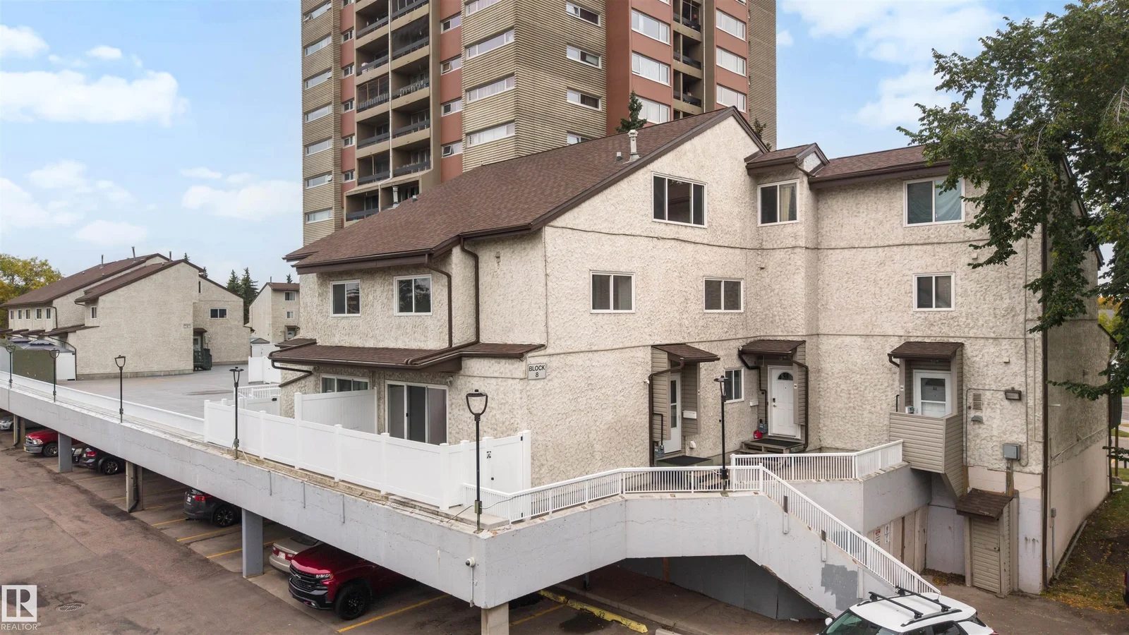8C MEADOWLARK VG NW, Edmonton