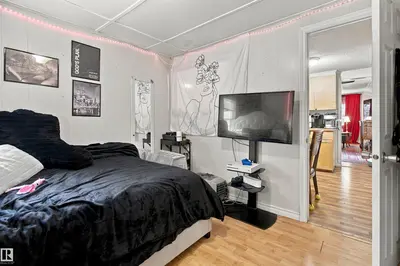 Photo 2 of 12707 73 ST NW