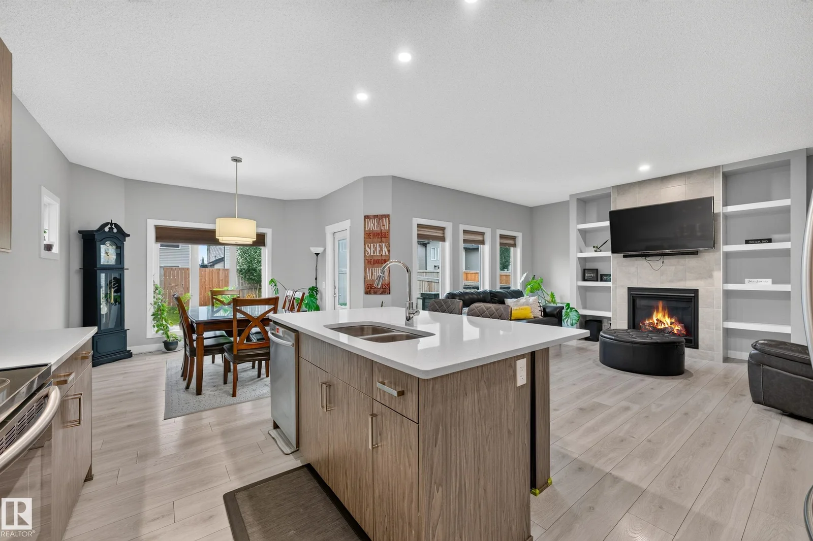 20503 99 AV NW, Edmonton