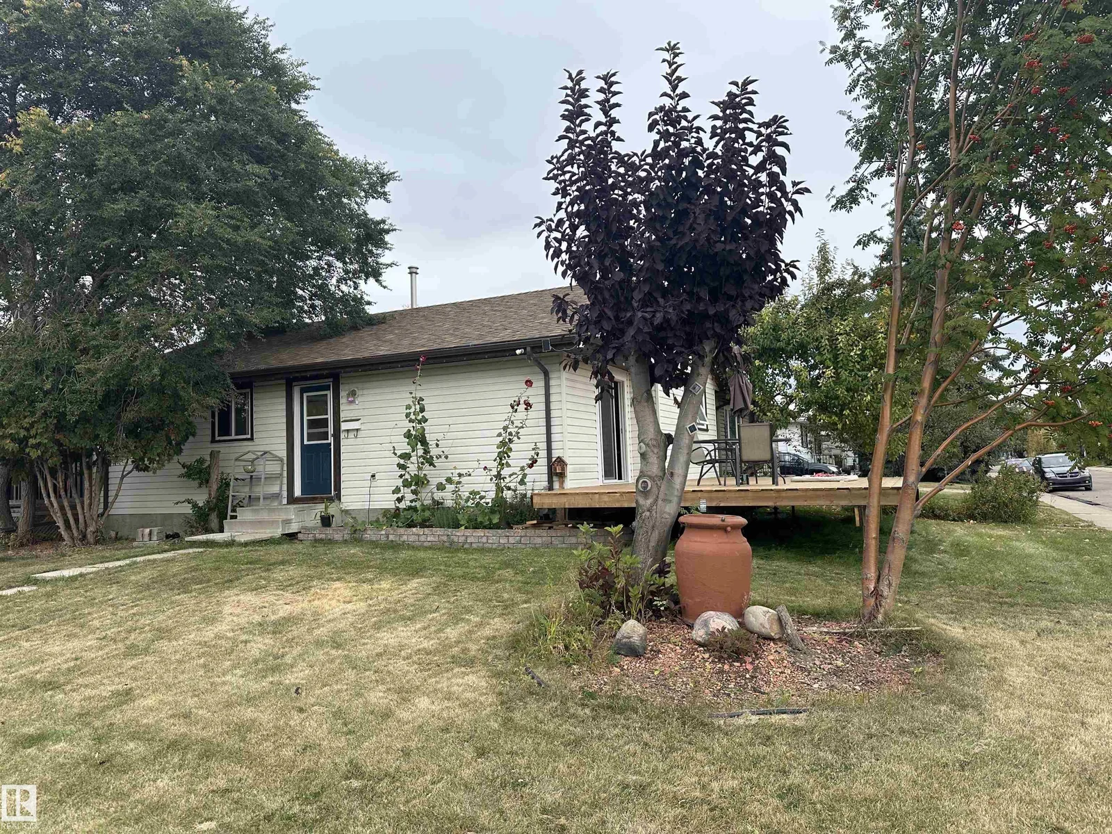 2104 145 AV NW, Edmonton