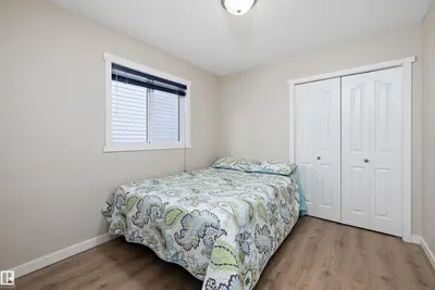 Photo 4 of 3019 33 AV NW