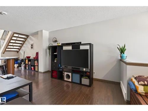 #2 5604 199 ST NW