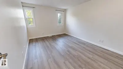 Photo 2 of 3637 30 AV NW