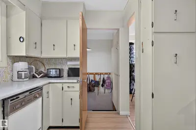 Photo 4 of 13636 122 AV NW