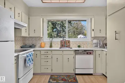 Photo 3 of 13636 122 AV NW