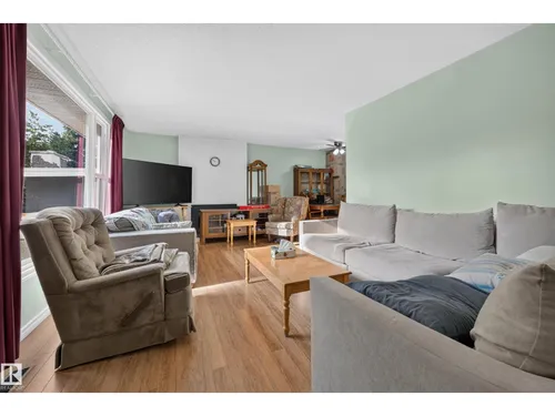 4 GREYSTONE CR