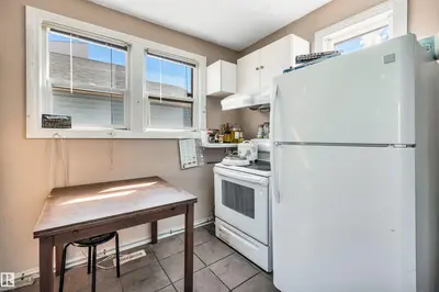 Photo 3 of 11722 81 ST NW
