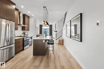 Photo 2 of 12527 34 AV SW