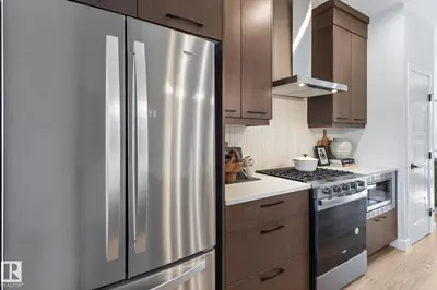 Photo 4 of 12527 34 AV SW
