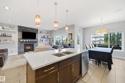 Photo 4 of 16511 136 ST NW