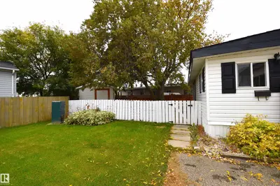 Photo 2 of 37 West View BV NW